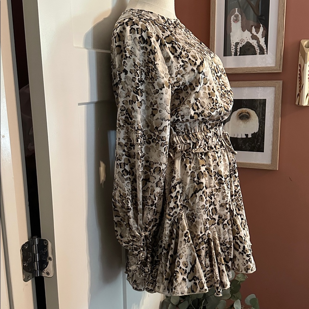 Main Strip Animal Print Long Sleeve mini M ruffled elastic cuffs rayon romper - Picture 7 of 15